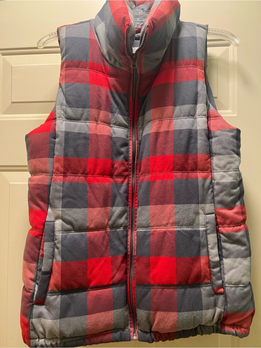 Old Navy's Women's Full Zip Puffer Vest